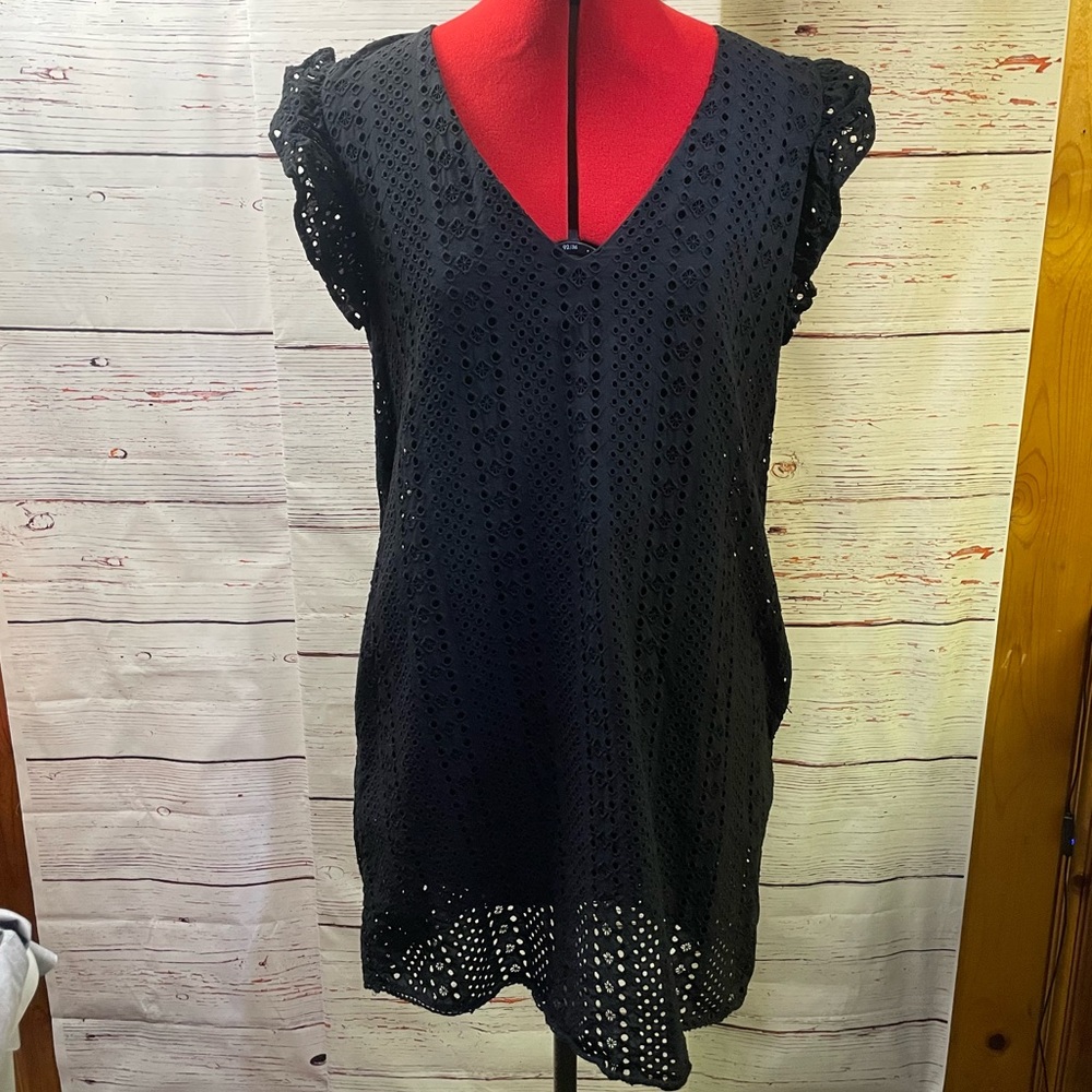 Evereve Women's Black Eyelet Dress with Flutter Sleeves - size L